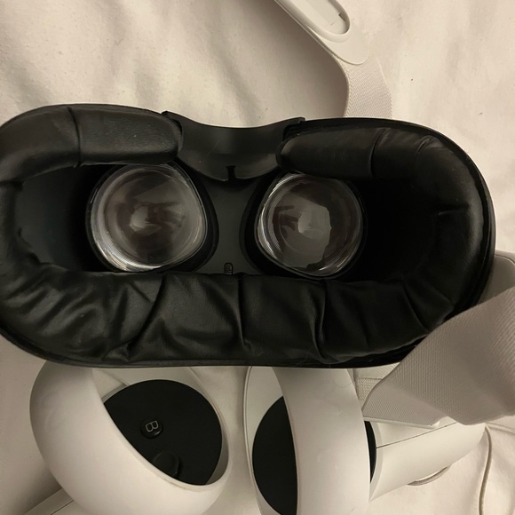 Oculus - Picture 2 of 3